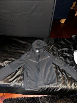Nike tech kids large