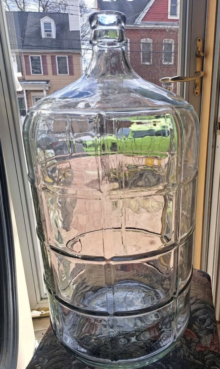 6 Gallon Clear Glass Quilt Design Jug Bottle Carboy perfect for Wine Making or other liquids Size 22 in tall 11 in round.
