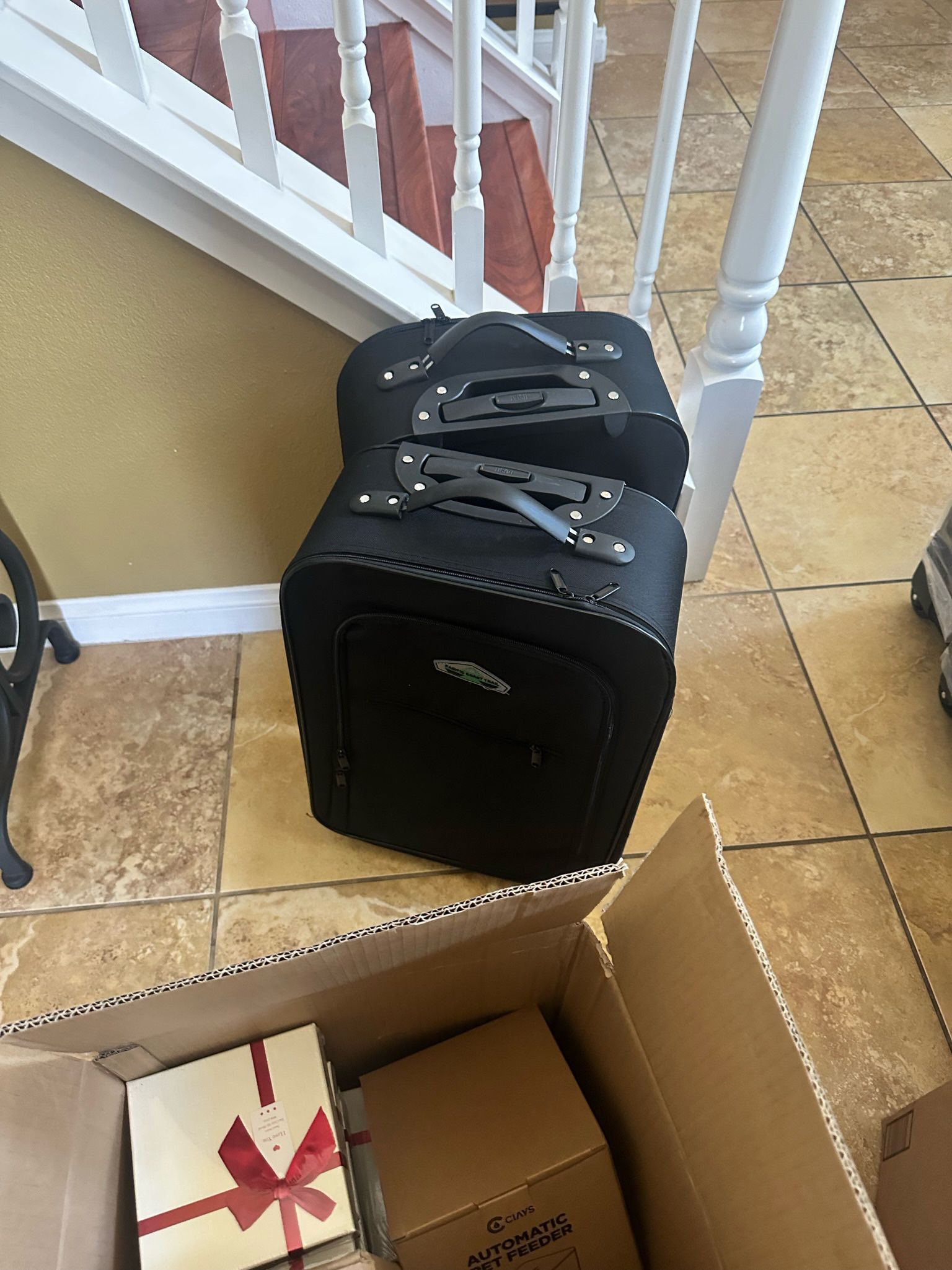New Black Carry On Size Suitcases 