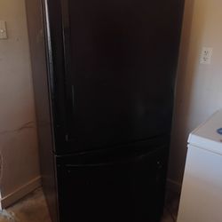 Black Kenmore refrigerator .........