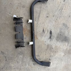 International LT Hood Hinge Bar & Pivot