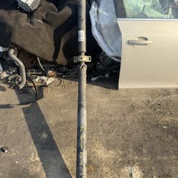 07 Toyota Tacoma v6 4.0 AT Driveshaft 2x4 $200