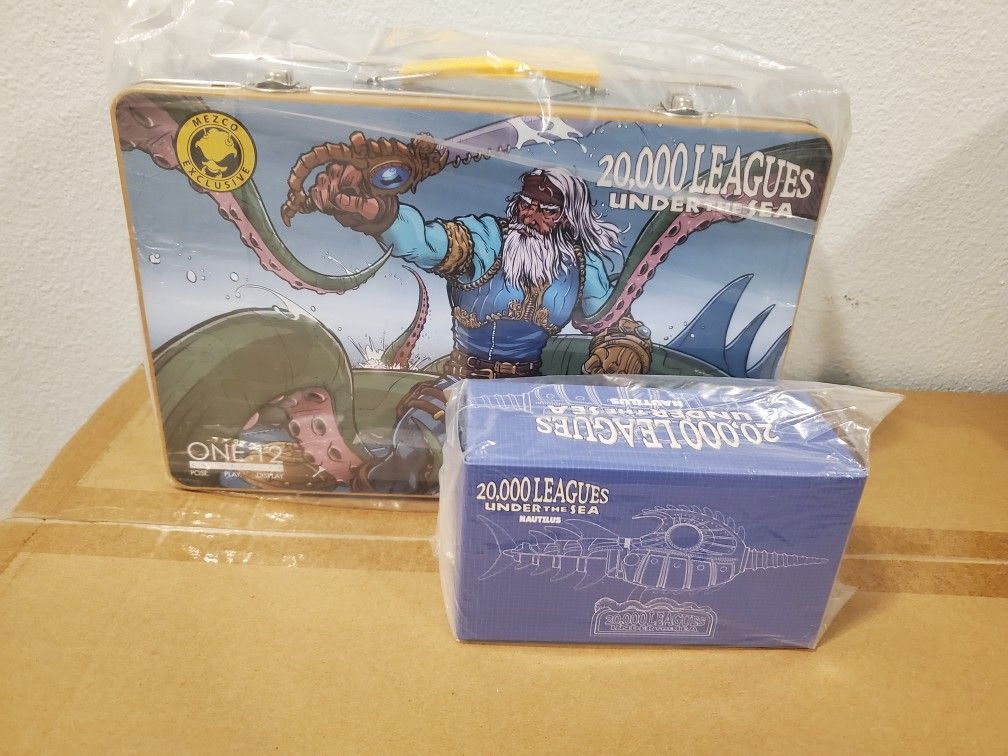 Mezco 20,000 Leagues Captain Nemo w/ Nautilus & Wave Rider Expansion Pack