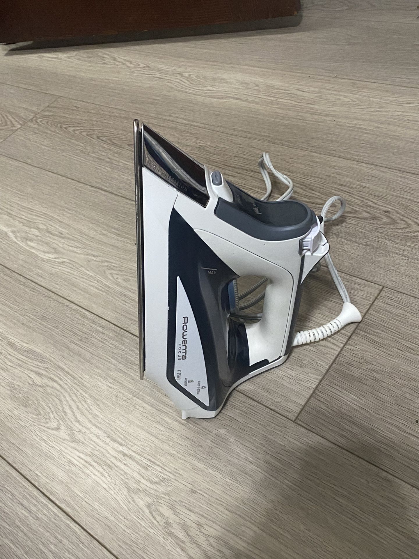 ROWENTA IRON LIKE NEW