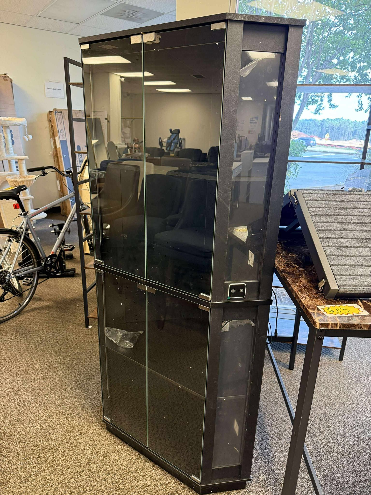 【Damage on the first layer】 Corner Display Cabinet with Glass Doors