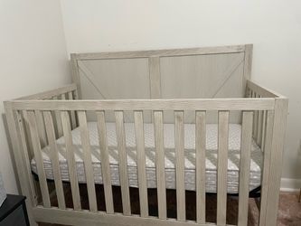 Crib + mattress with waterproof cover