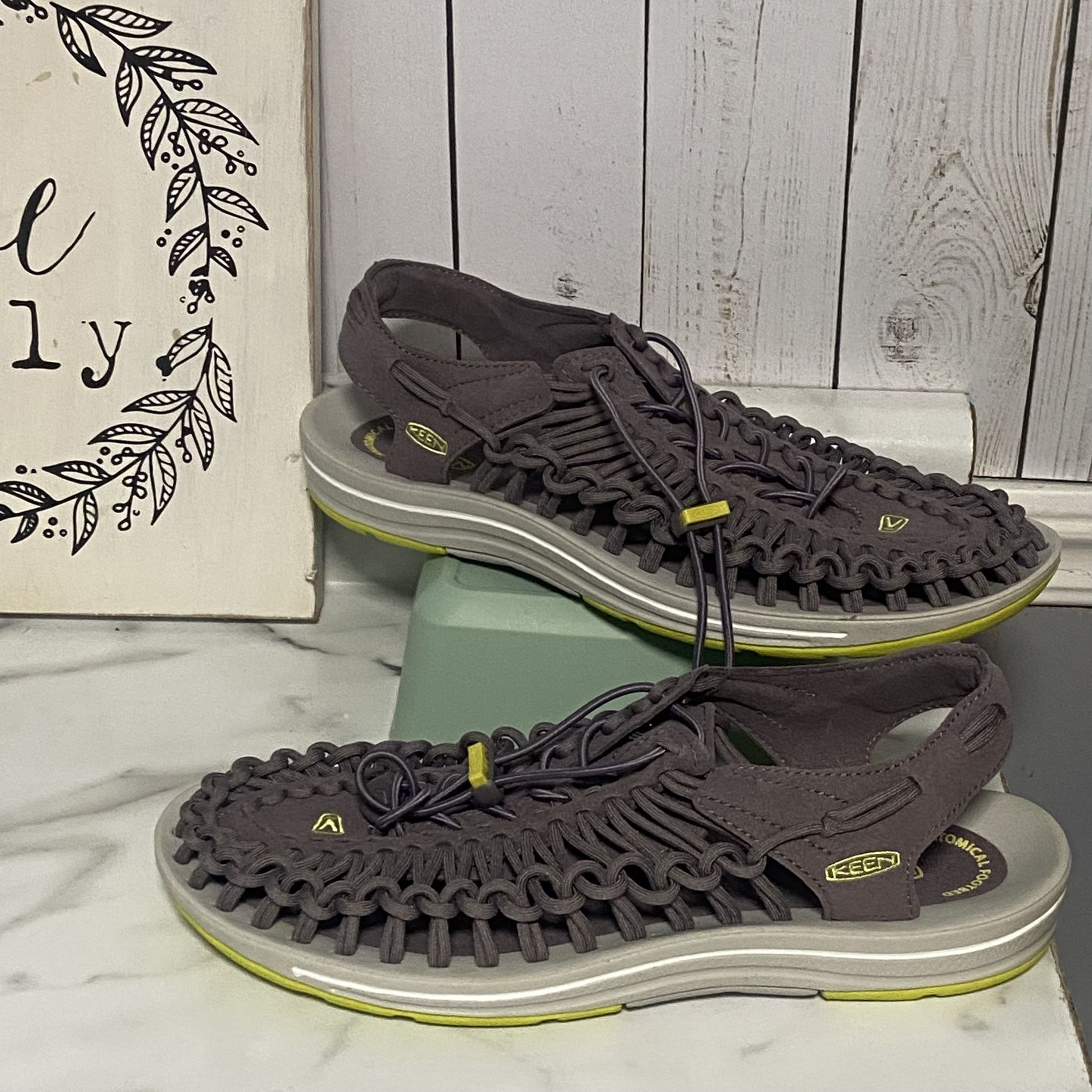 KEEN Women’s Uneek Slides Gray Nylon Slip On Weave Cord Shoes Sandals Size 11