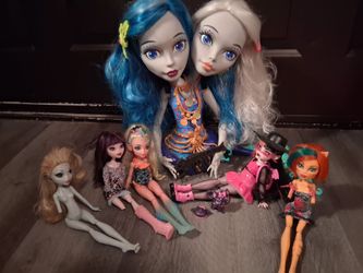Monster high doll lot