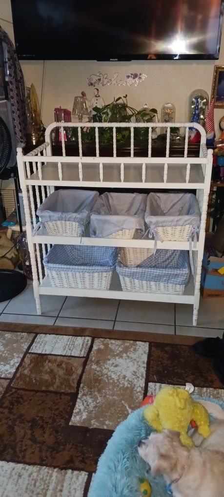 BABY CHANGING TABLE