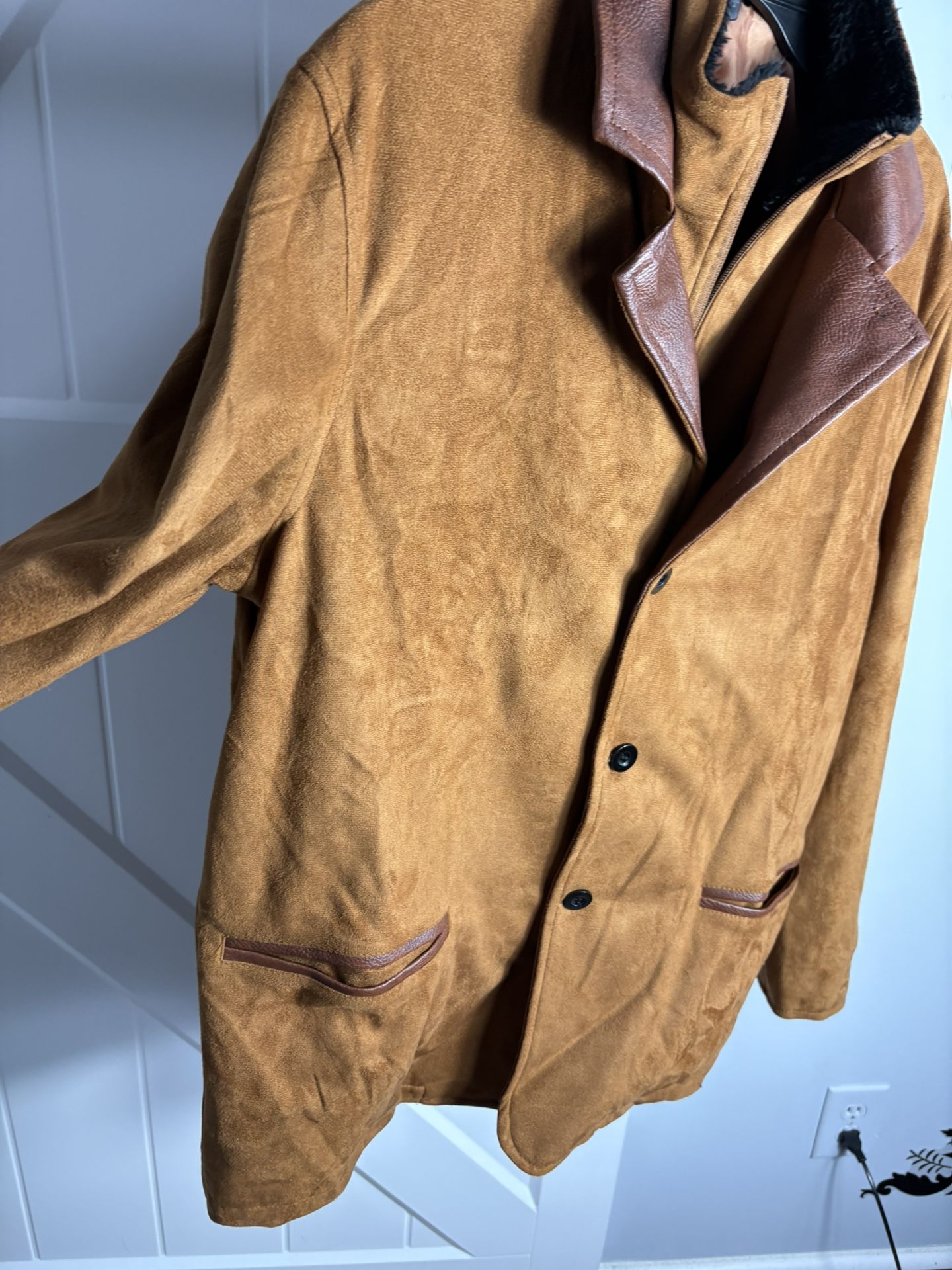 Men’s Carmel Suede Jacket With Faux Leather Trim Size Large