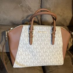 Authentic Mk signature Tote like new