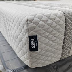 LIKE NEW! Leesa Sapira Cal-King Mattress - Delivery Available