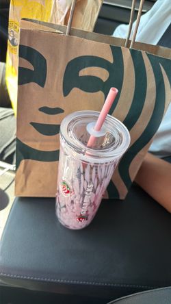 Starbucks 🍓pink collection