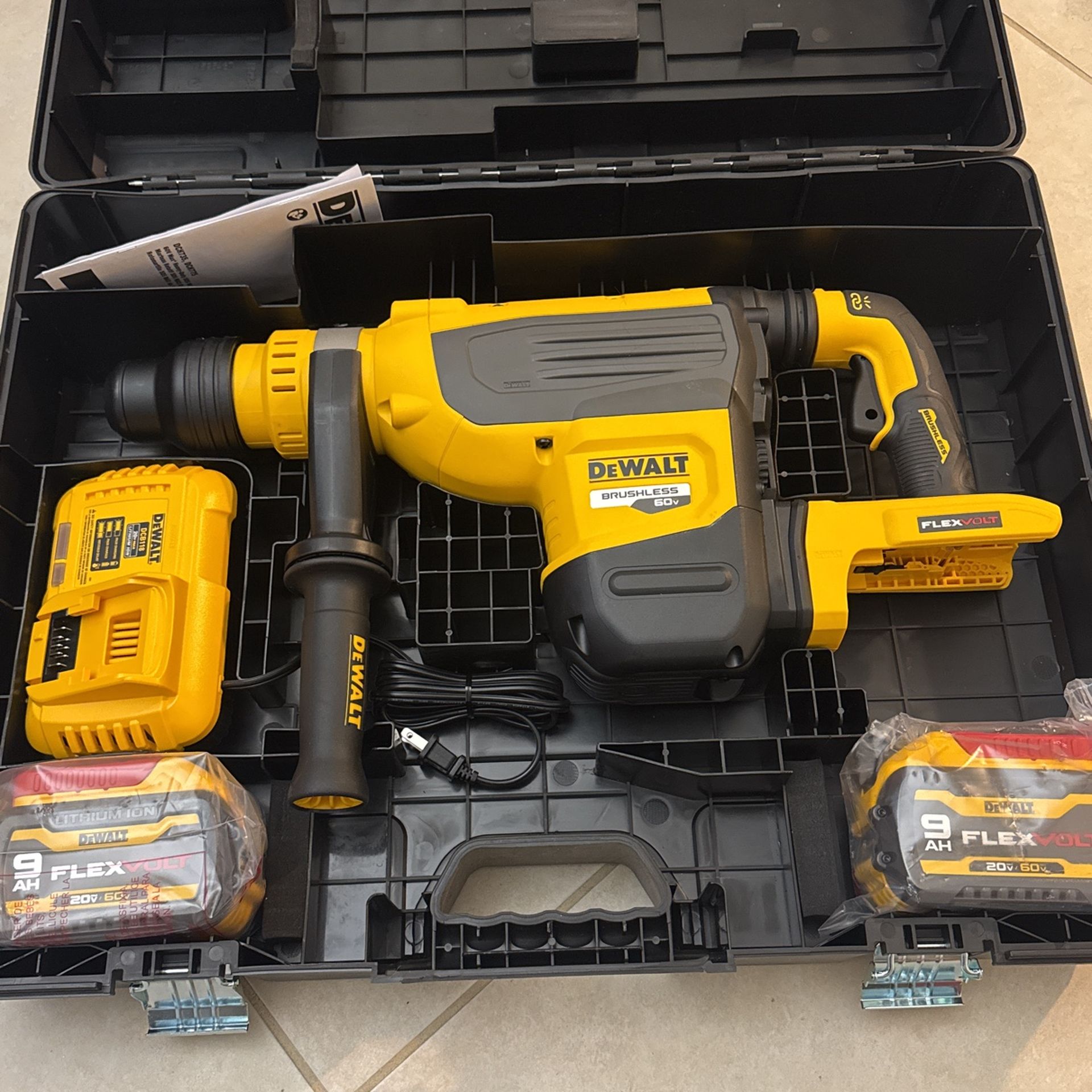 DEWALT 60V FLEXVOLT Cordless Brushless 1-7/8 in. SDS Max Rotary Hammer Kit, (2) 9.0Ah Batteries, Charger and Kit Box