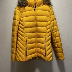 TOMMY HILFIGER YELLOW PUFFY WINTER JACKET 