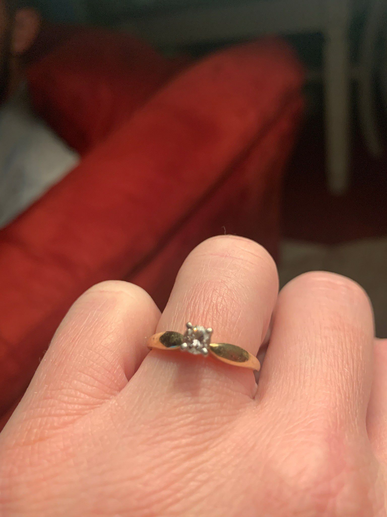 Ladies 14k gold. 1/4 ct diamond solitaire engagement ring