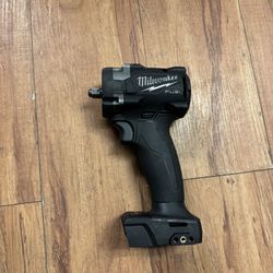 Milwaukee Black 3/8 Stubby Impact Wrench 