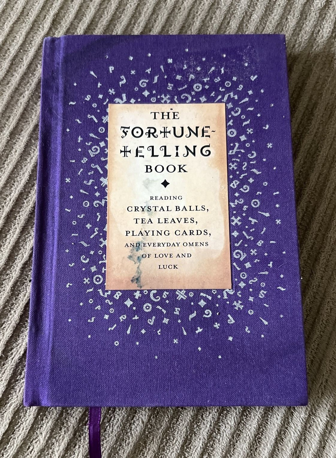 The Fortune Telling Book: Reading Crystal Balls, Te... by Kemp, Gillian Hardback
