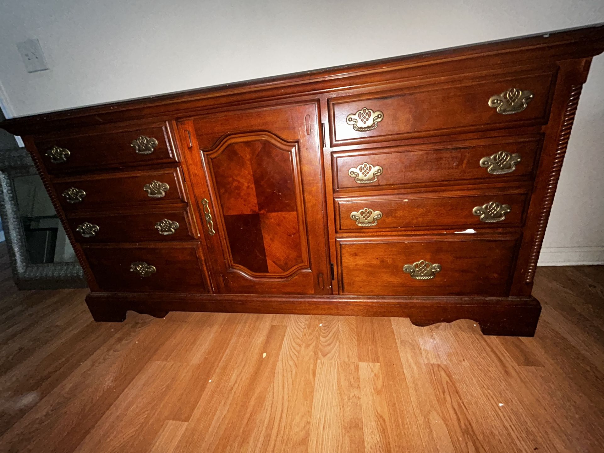 Vintage Solid Wood Dresser – 9 Drawers + Center Cabinet – Elegant & Sturdy