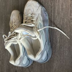 Adidas Yeezy Boost 700 V2