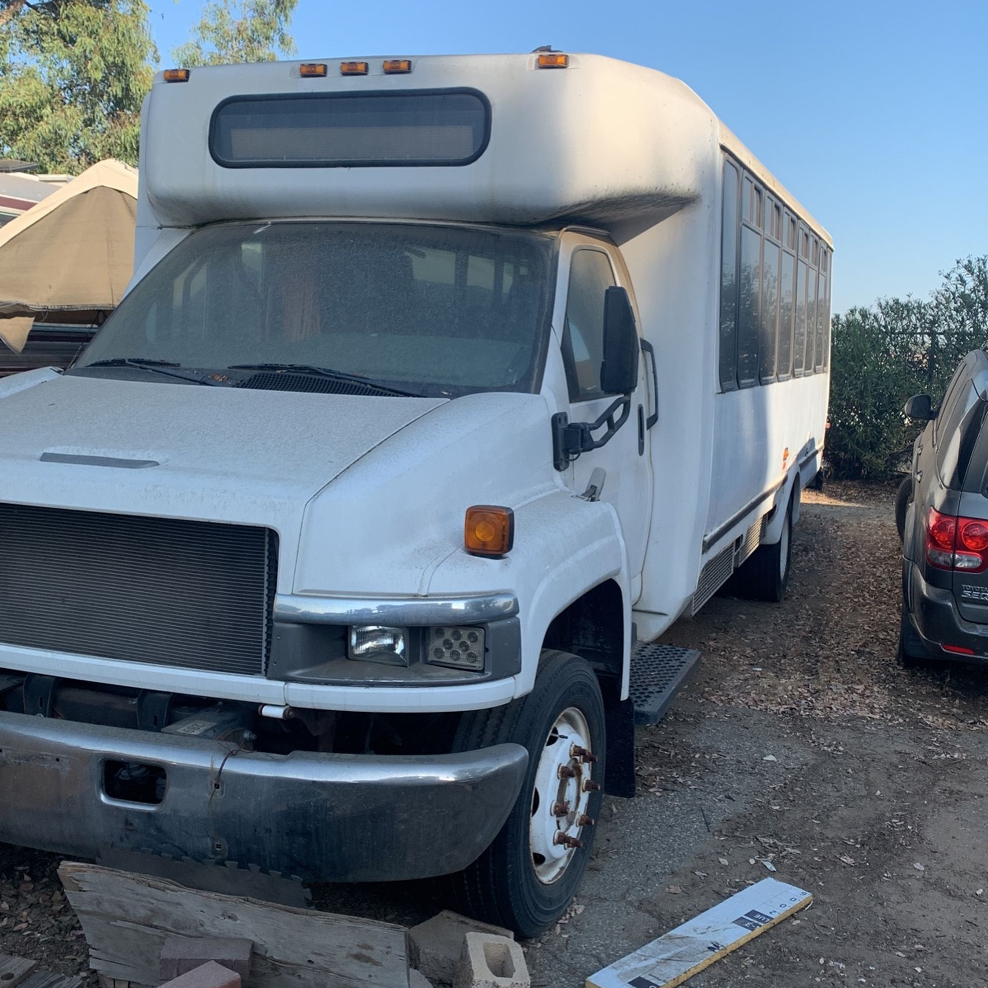 2008 Chevy C5500 Parts Shuttle Bus. Complete