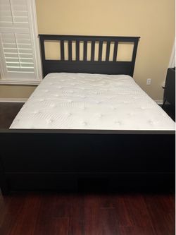 Queen bed with drawers storage