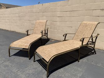 Mallin Chaise Lounges 