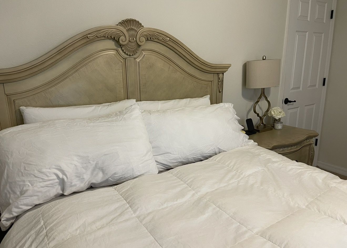 Bedroom Set , Queen Bed, Mattress, Dresser With Mirror, Dresser, 2 Nightstands, 2 Lamps 