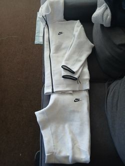 Nike Tech Jogger Set (Large)