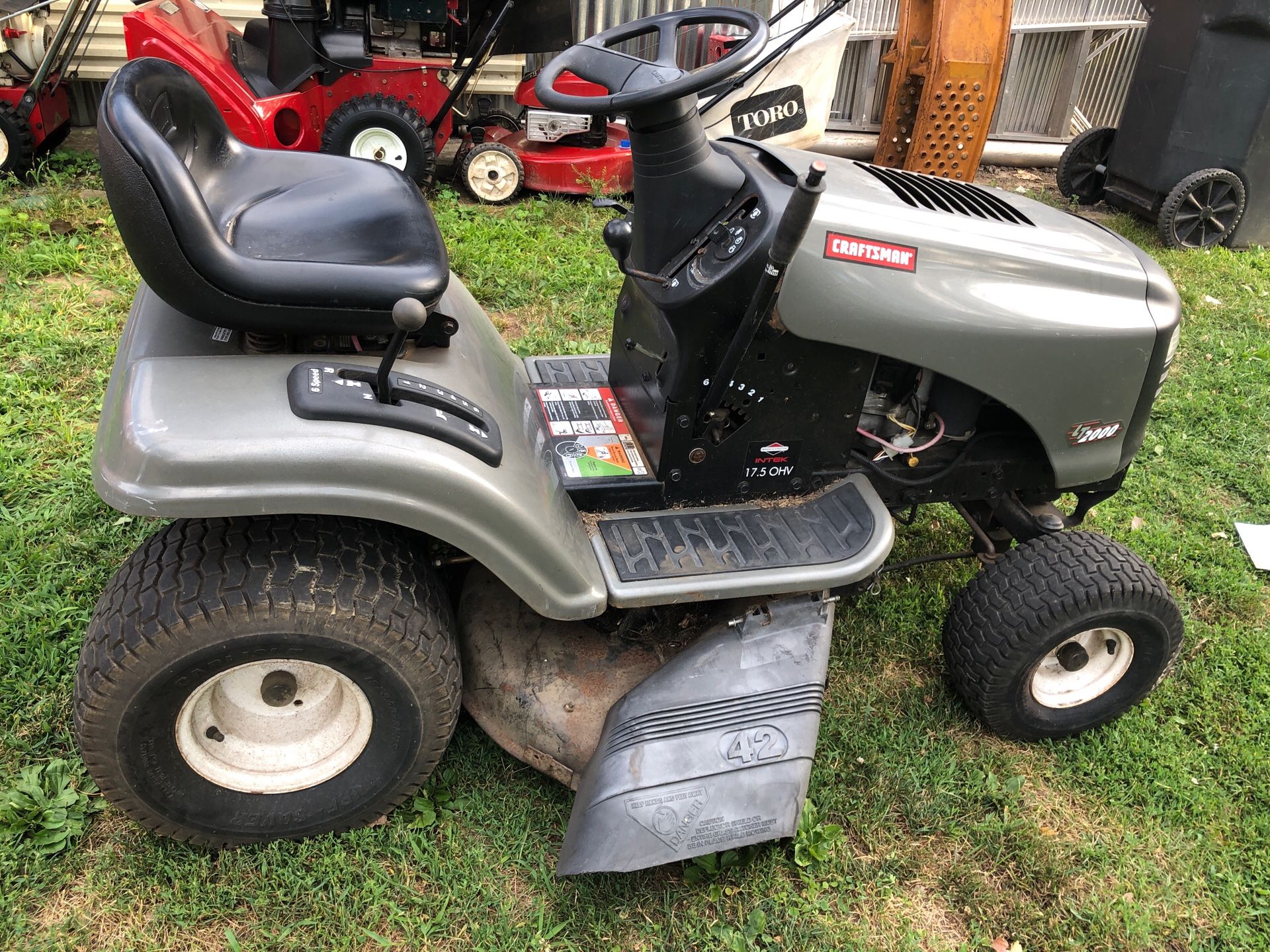 2008. Craftsman LT2000 Lawn Tractor 17.5/42