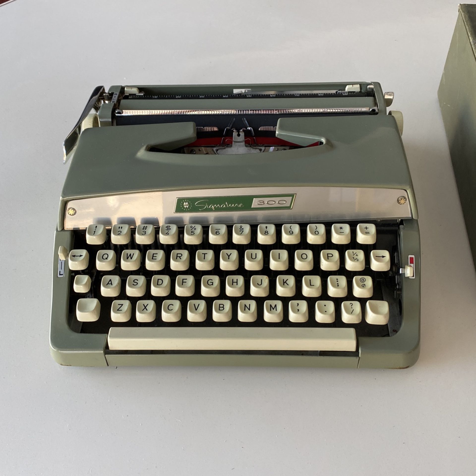 Vintage 1953 Signature 300 Typewriter 