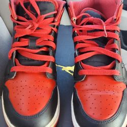 Air Jordan 1 Mid GS Black Red White Size 7Y