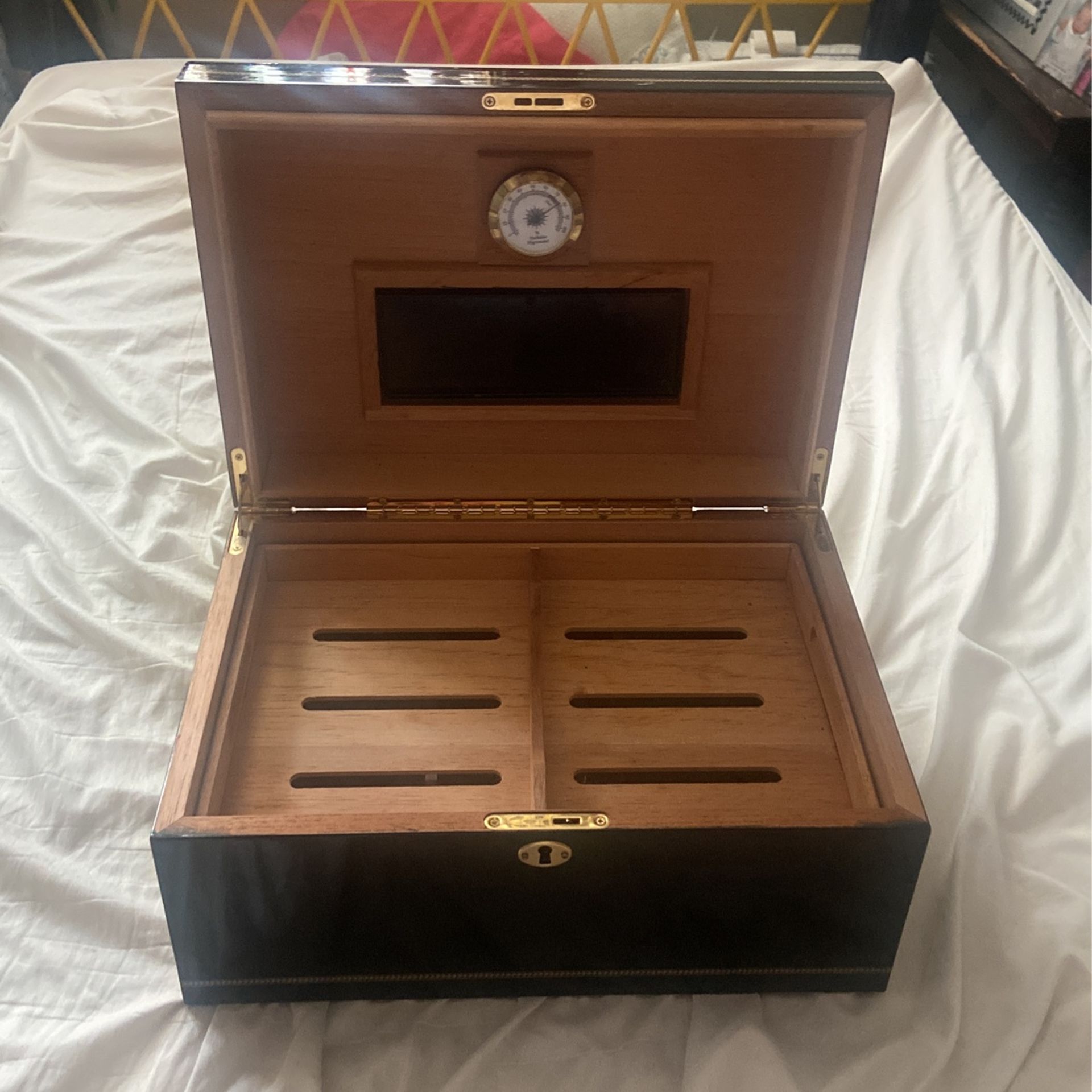 Deluxe Cigar Box Humidor
