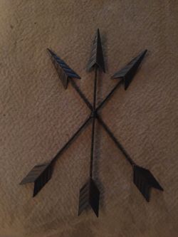 Bronze arrow wall decor