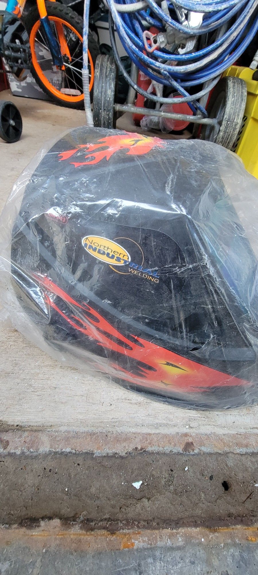 northern industrial & Chicago Electric welding helmet din9-13