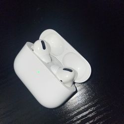 Apple AirPods Pro (1st gen) With Lightning Charging  Case - White - Excellent