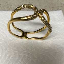 Beautiful Gold & Rhinestone Bracelet.  25$ Pk Up Everett Mall Way 