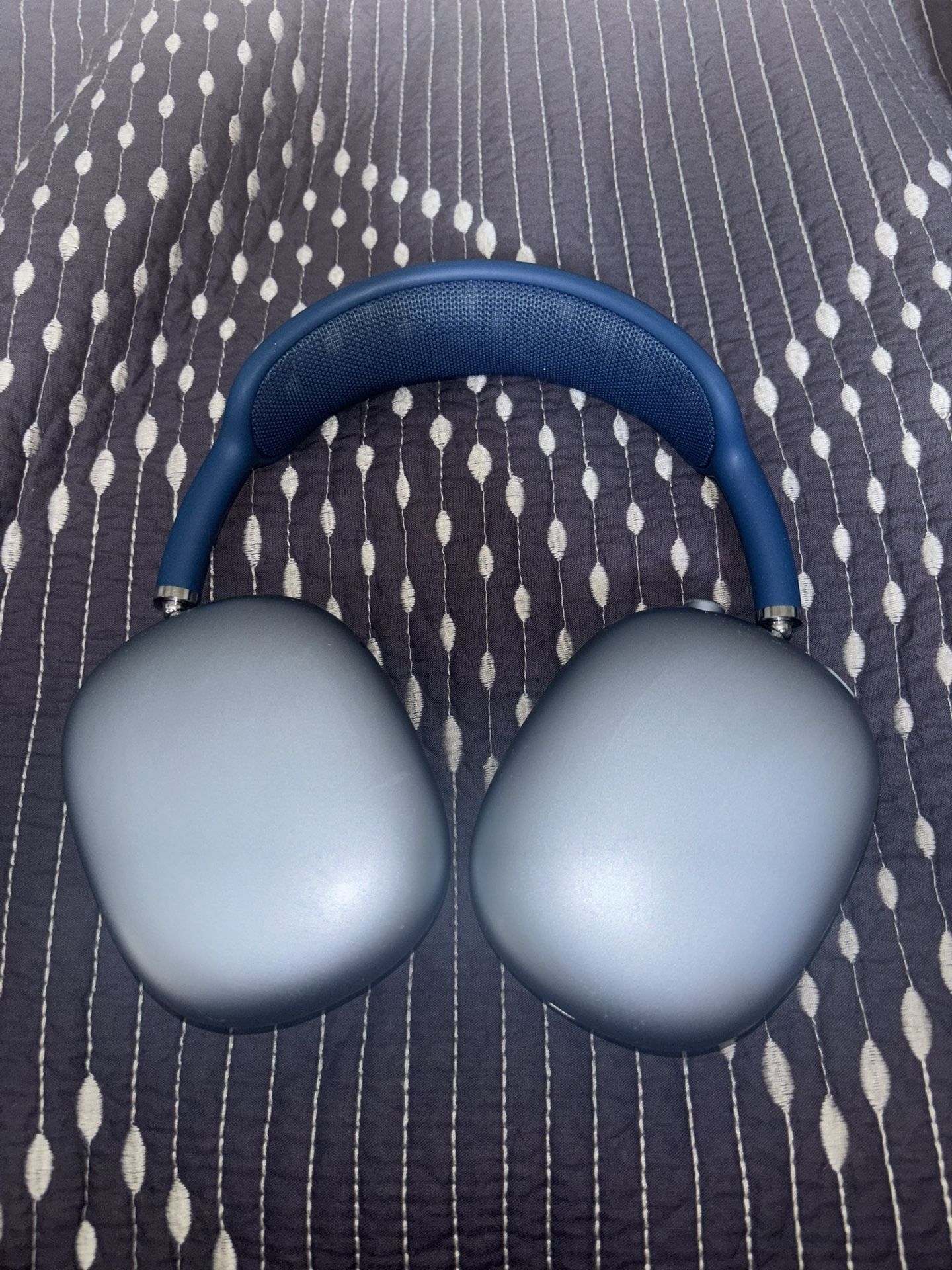 Blue Airpod Max