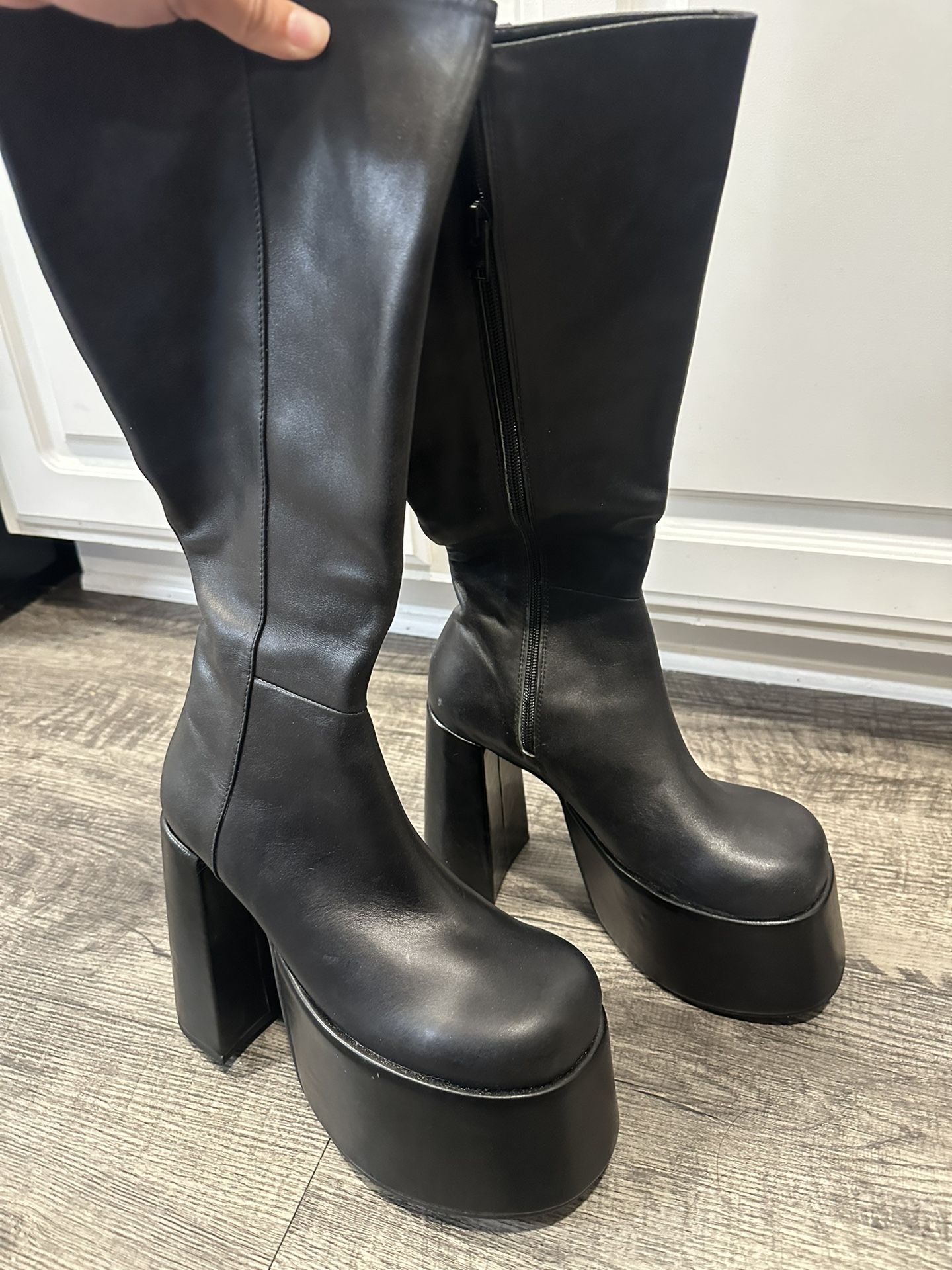 UNIF Crypto Boots Size 8
