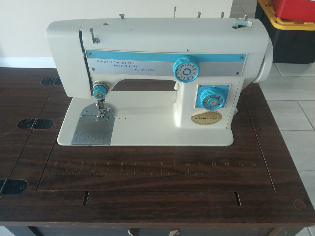 Necchi Alco Model 7200 Sewing Machine w/Foldaway Table
