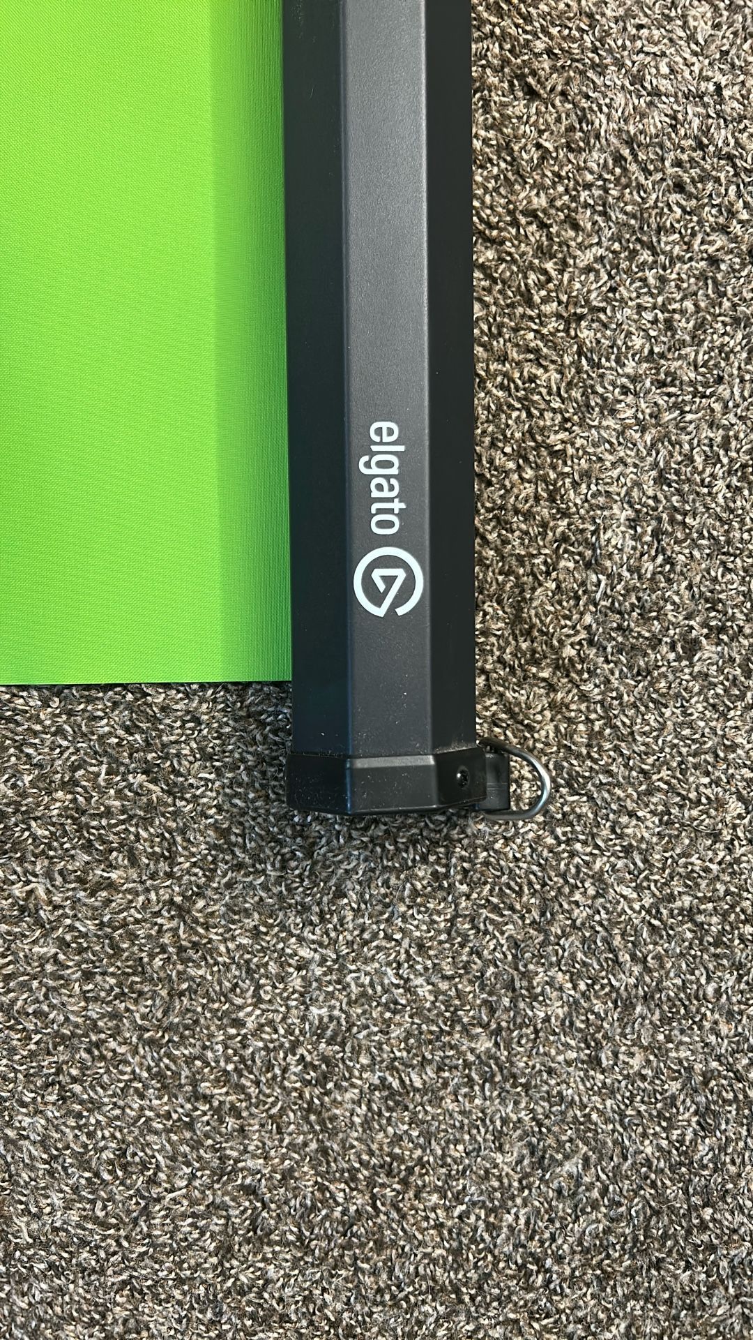 🎬 Elgato Hanging Green Screen – Great Condition!