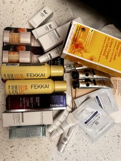 Mixed Beauty Samples With SkinStore Makeup Bag