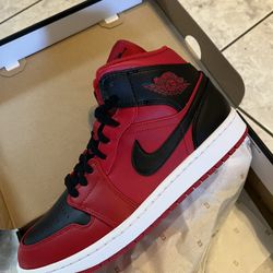 Air Jordan Mid 1