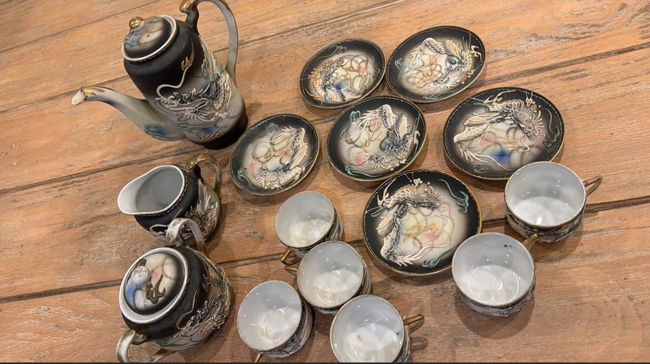 Vintage Dragonware set