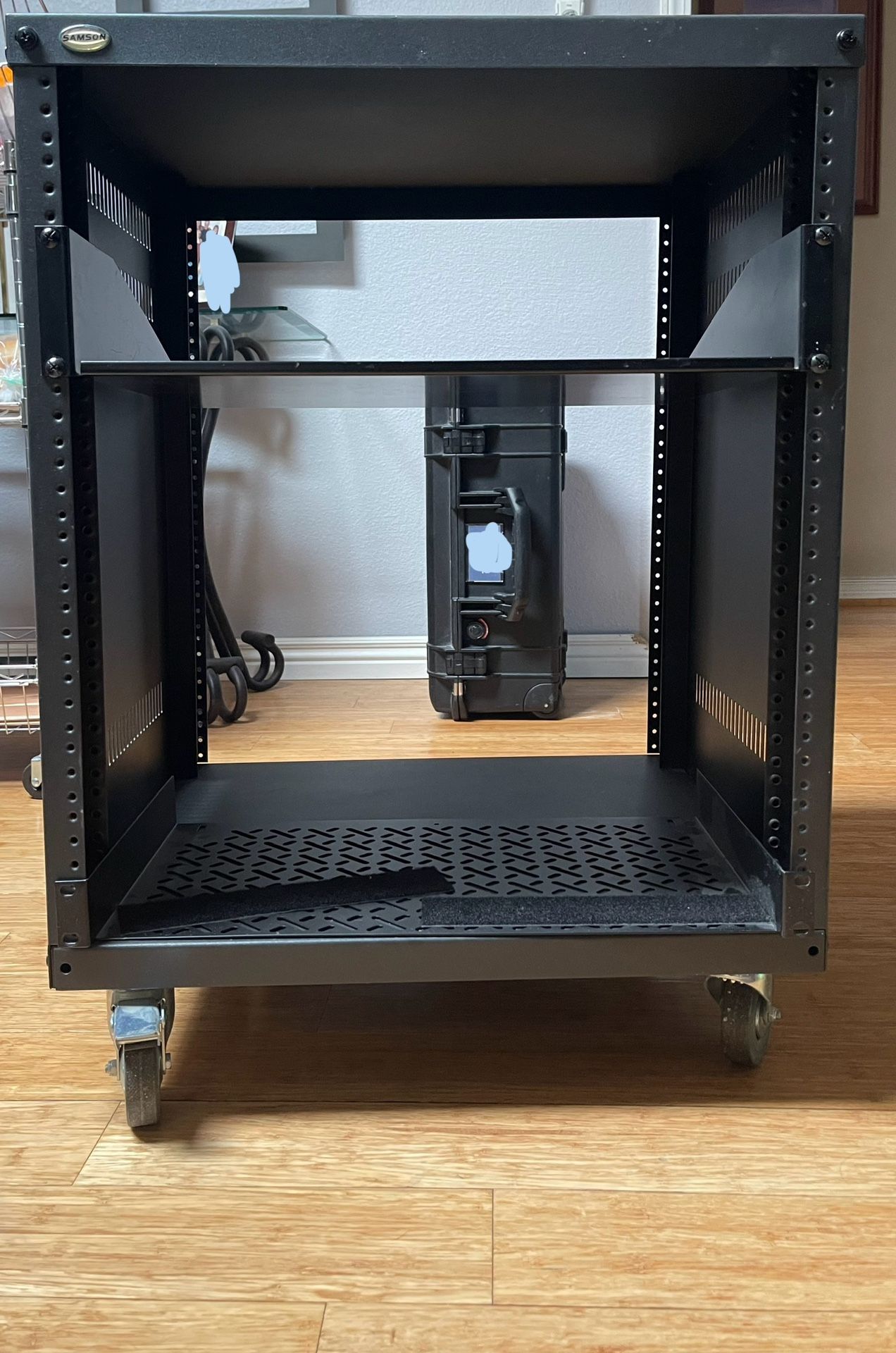 Samson 12U Tech Rack w/Locking Casters for Sale in Phoenix, AZ - OfferUp