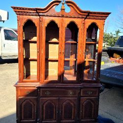 Traditional China Cabinet 