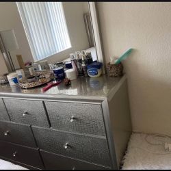 Washing Machine And Dresser Whit Mirror King Size 