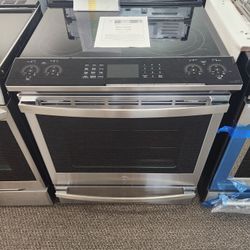 Profile 30 in. 5 Burner Element Smart Slide-In
Electric Range in Fingerprint Resistant
Stainless w/ Convection, Air Fry