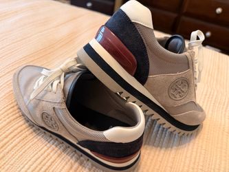 Woman shoes TB