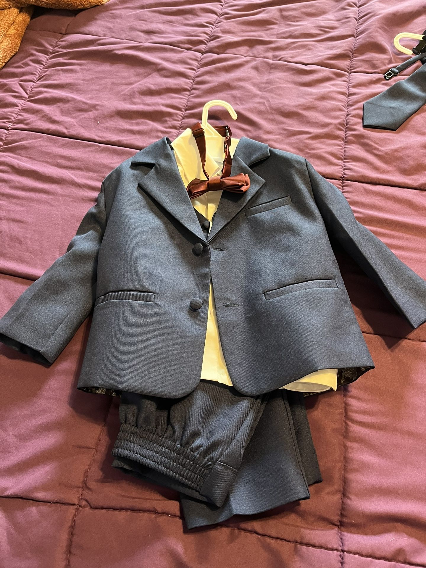 Boy’s Suit 2T